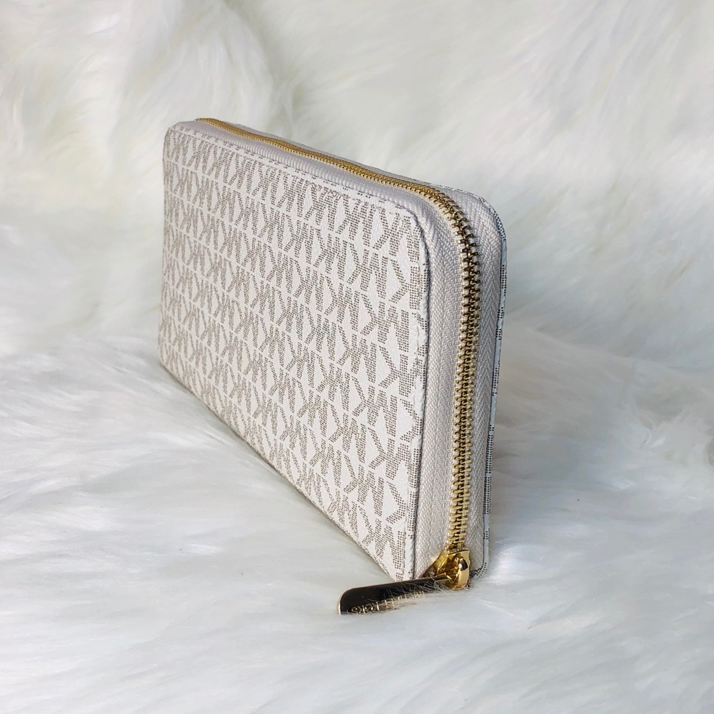 Michael Kors Jet Set Travel Large Leather Wallet - Picture 4 of 8